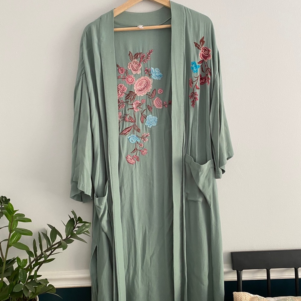 Embroidered duster/kimono